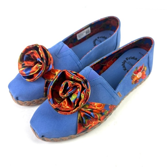 Toms Frida Kahlo Espadrille 9.5 Fruit Satin 3 D Rose Wrap Alpargata Brand New - Picture 1 of 9